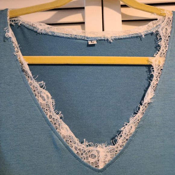 Cream Lace Edged on a Teal Tank Top- NWOT.  Large. - Picture 2 of 6